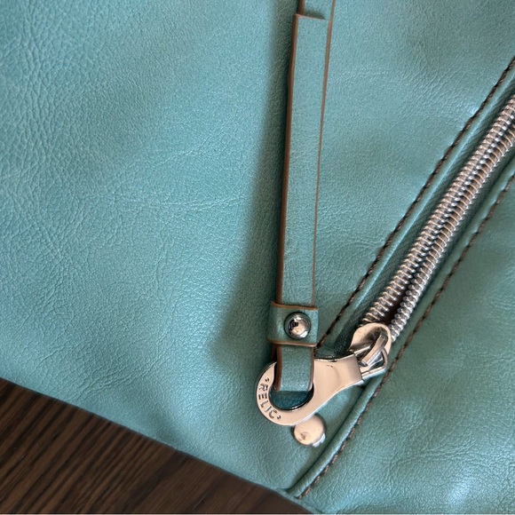 Relic turquoise Bag w matching Clip. EUC - Picture 9 of 9